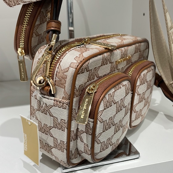 Michael Kors Jet set travel crossbody tech pouches AirPods case - Picture 4 of 5